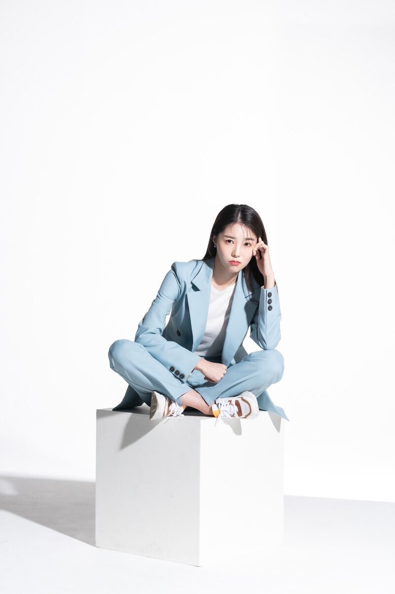 Lee Seo Young New Profile Photo for Urban network Entertainment documents 7