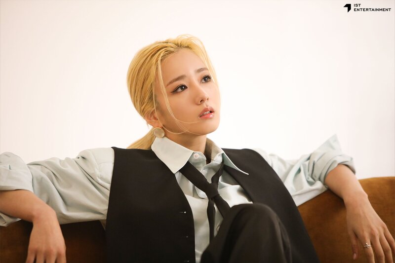 220208 IST Naver Post - Apink Bomi - The Star Magazine Behind documents 12