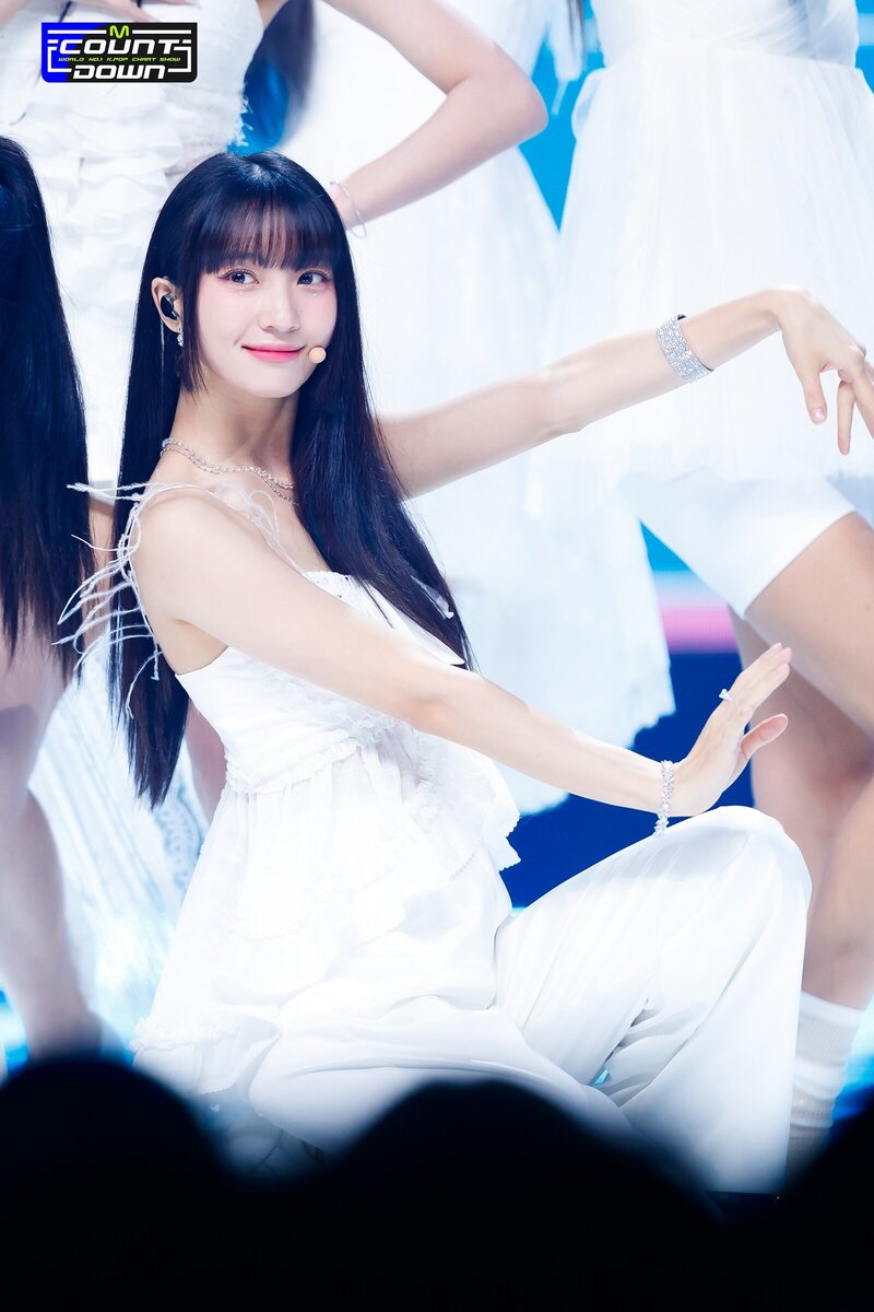 230803 OH MY GIRL Yubin - 'Summer Comes' at M COUNTDOWN documents 5