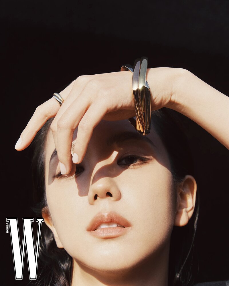 Jisoo for W Korea April 2024 Issue documents 5