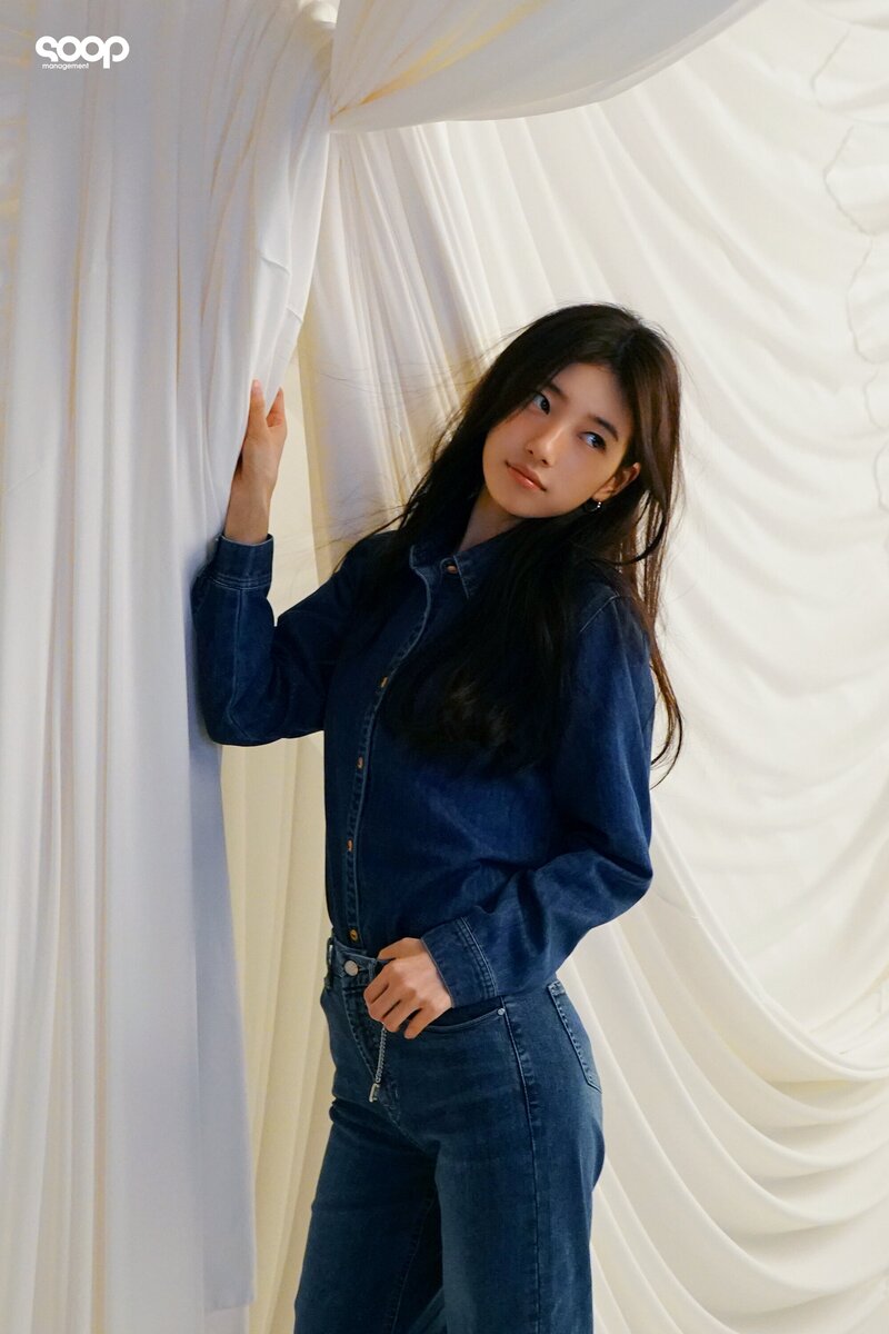 240405 SOOP Naver Post - Suzy - Guess S/S 2024 Campaign Behind documents 8