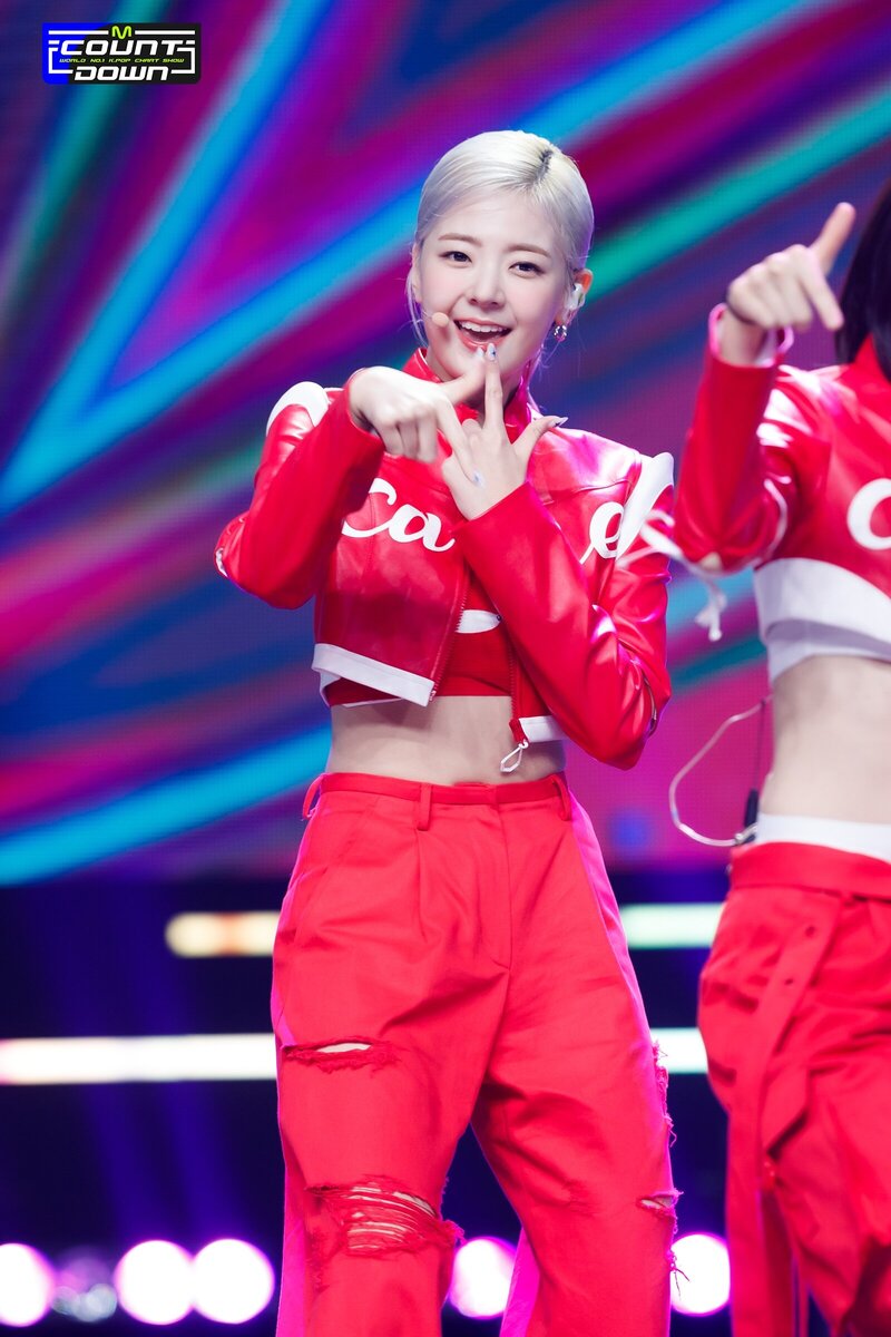 230810 ITZY Lia - 'CAKE' at M COUNTDOWN documents 10