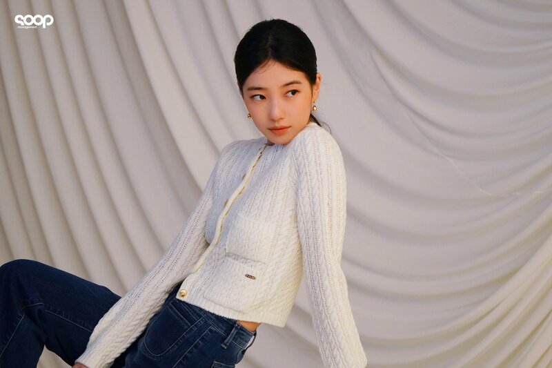 240405 SOOP Naver Post - Suzy - Guess S/S 2024 Campaign Behind documents 4