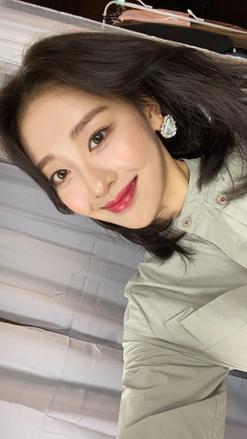 210504 Yves Twitter Update (LOONA) documents 1