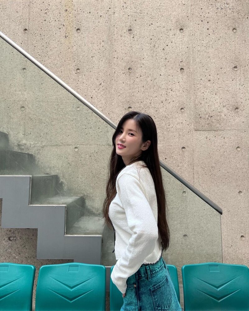 230511 APINK Chorong Instagram Update documents 5
