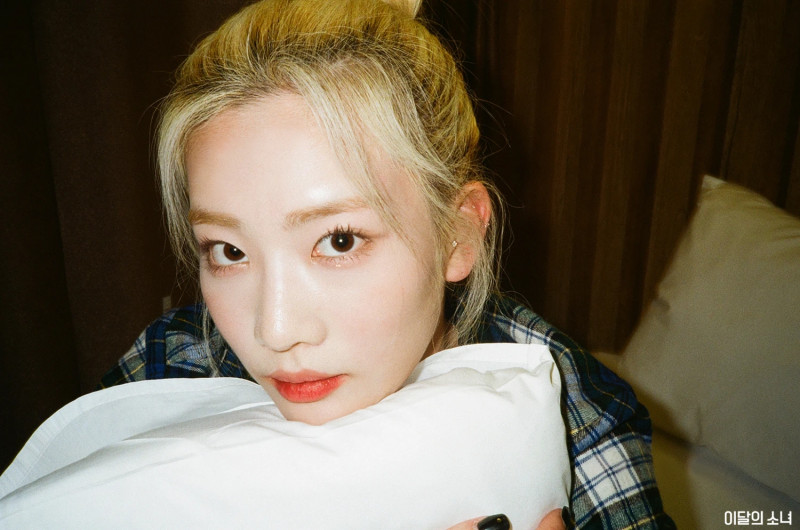210317 Naver Post - Lippie's First Photoroll Post Featuring: Yeojin, Kim Lip, Yves, Gowon & Olivia Hye documents 14