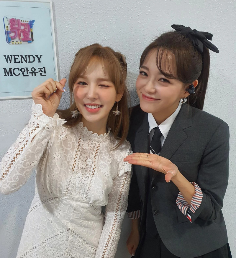 210411 Sejeong Instagram Update with Wendy documents 1