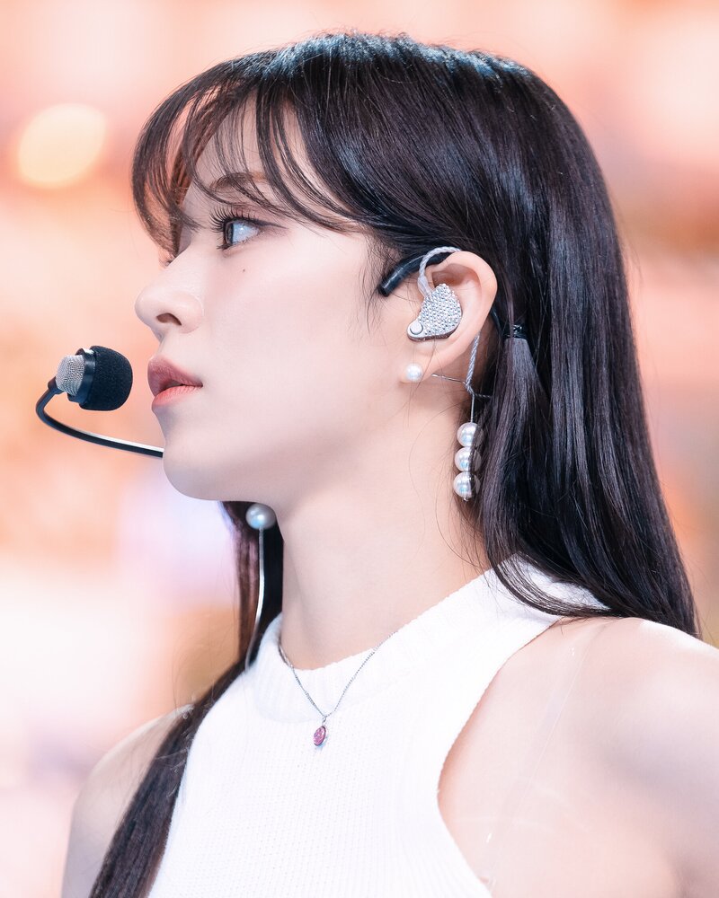 220703 fromis_9 Chaeyoung - 'Stay This Way' at Inkigayo documents 8