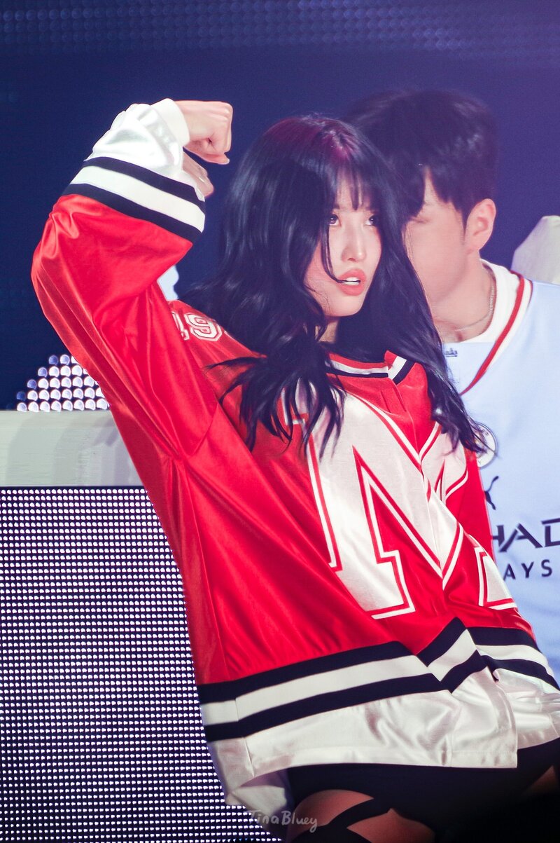 230415 TWICE Momo - ‘READY TO BE’ World Tour in Seoul Day 1 documents 1