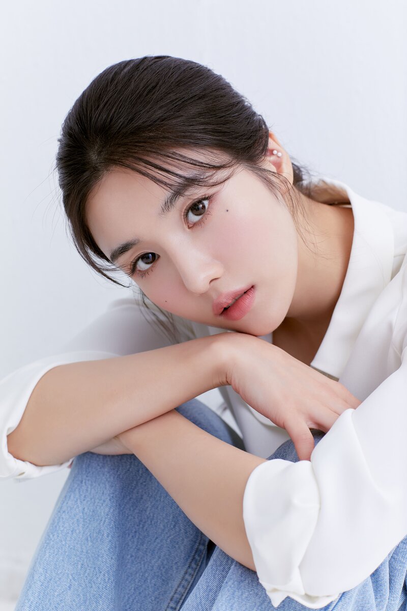 Kwon Eunbi 2021 Woollim Profile Photos documents 1