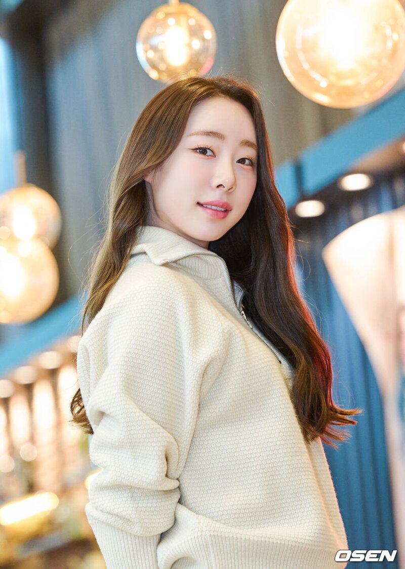 221025 WJSN Yeonjung 'Crash Landing on You' Interview Photos documents 10