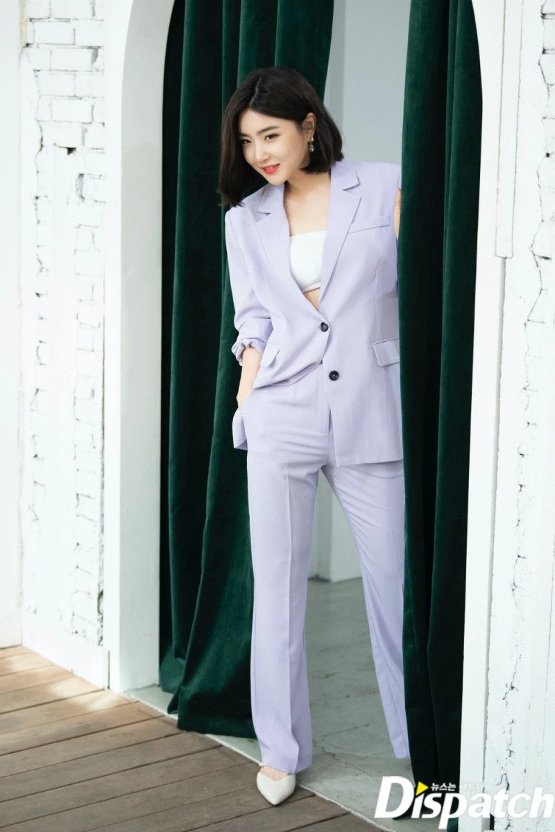 210510 Brave Girls Yuna - Dispatch Fashion Photoshoot Behind documents 1