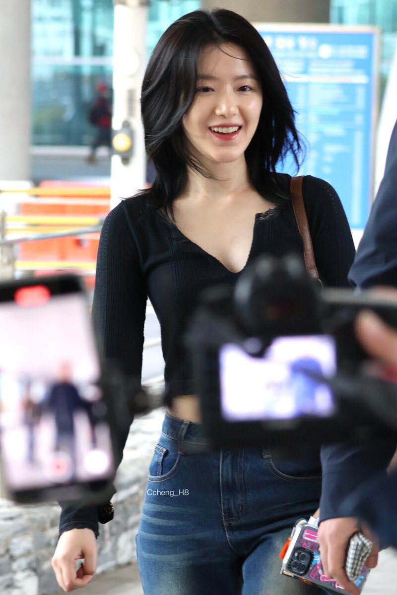 231030 (G)I-DLE Shuhua - ICN Airport documents 8