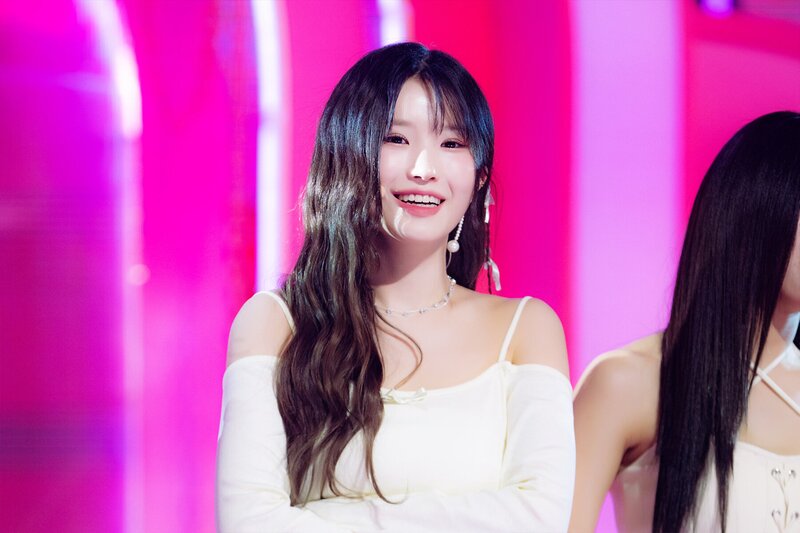 230611 fromis_9 Hayoung - ‘#menow’ at Inkigayo documents 1