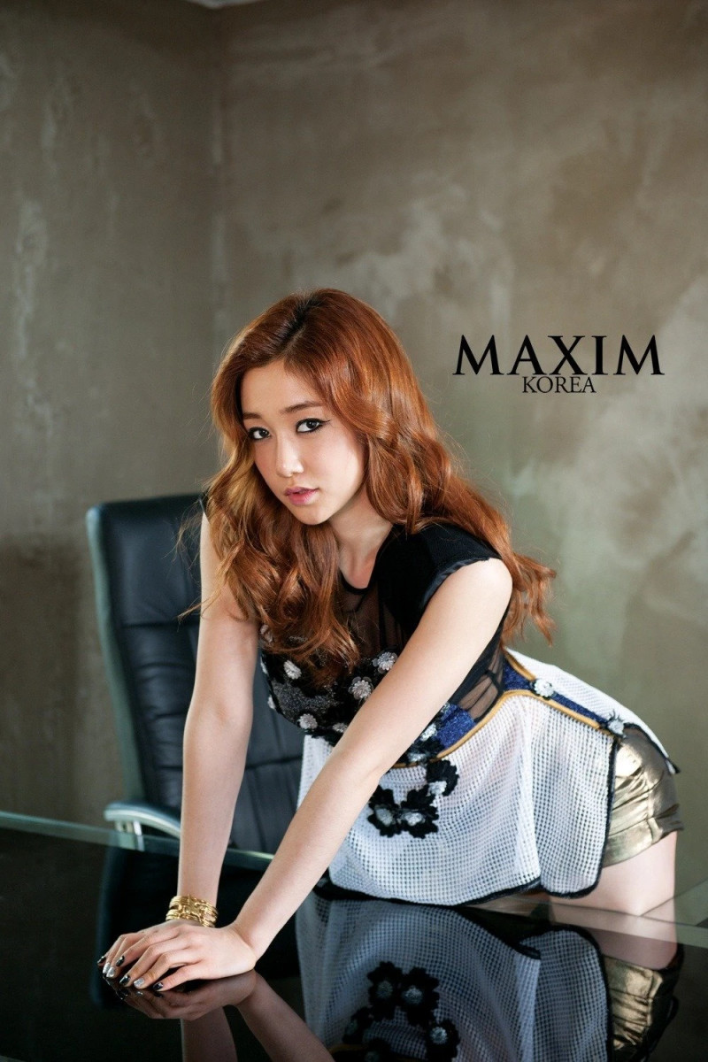 9MUSES's Ryu Sera for Maxim Korea March 2012 issue documents 3