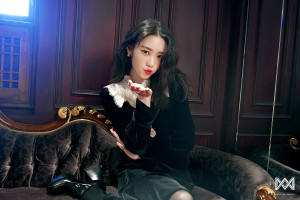 210129 WM Naver Post - OH MY GIRL Jiho 'The Star' Magazine Photoshoot Behind