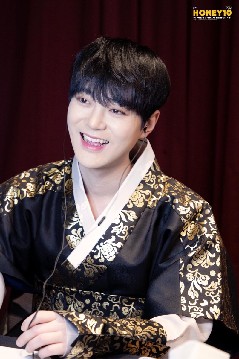220502 - Weverse - ehind-the-scenes photo of the Konryongpo Yeongtong fan signing event documents 3