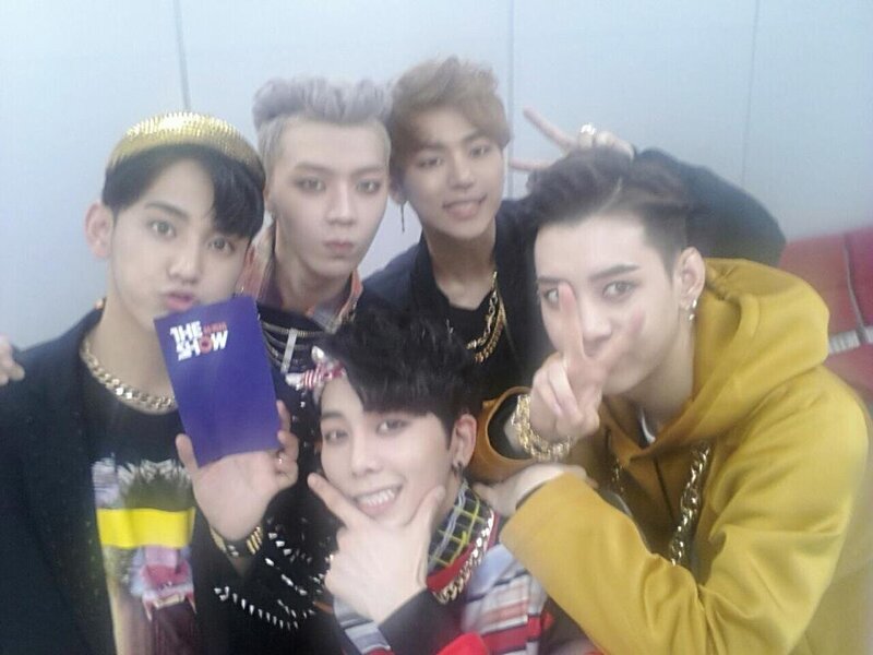 150217 THE SHOW Twitter Update - MYNAME documents 1