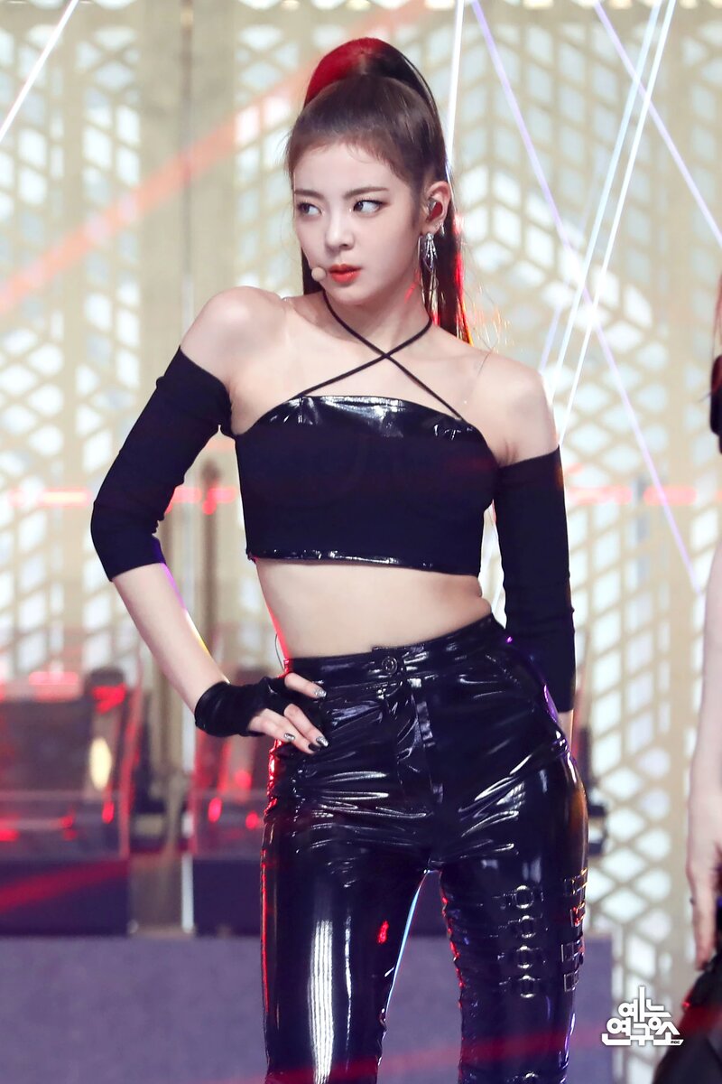 210501 ITZY 'Mafia in the morning' at Music Core documents 11