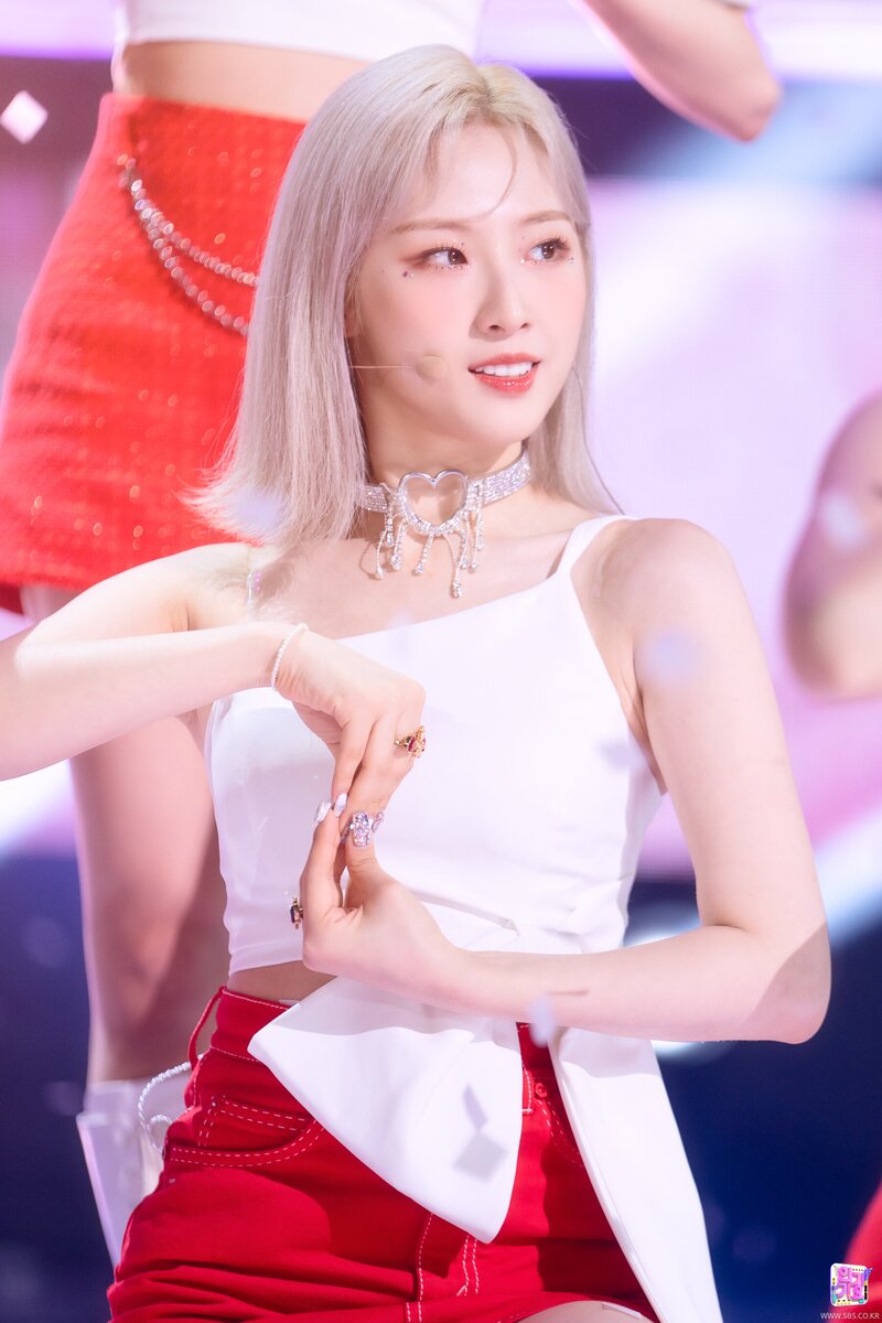 220626 LOONA Haseul - 'Flip That' at Inkigayo documents 1