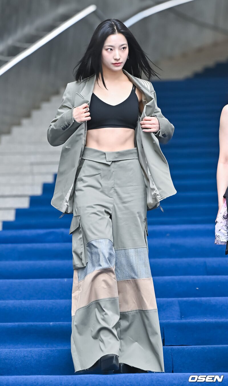 230908 fromis_9 Saerom at 2023 Seoul Fashion Week documents 2