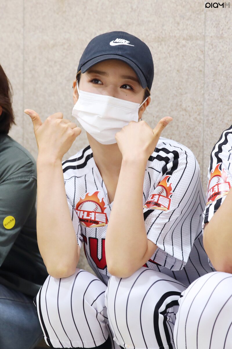 210604 PlayM Naver Post - Apink's Bomi LG Twins First Pitch Behind documents 14
