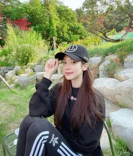 220522 Hwayeon Instagram Update
