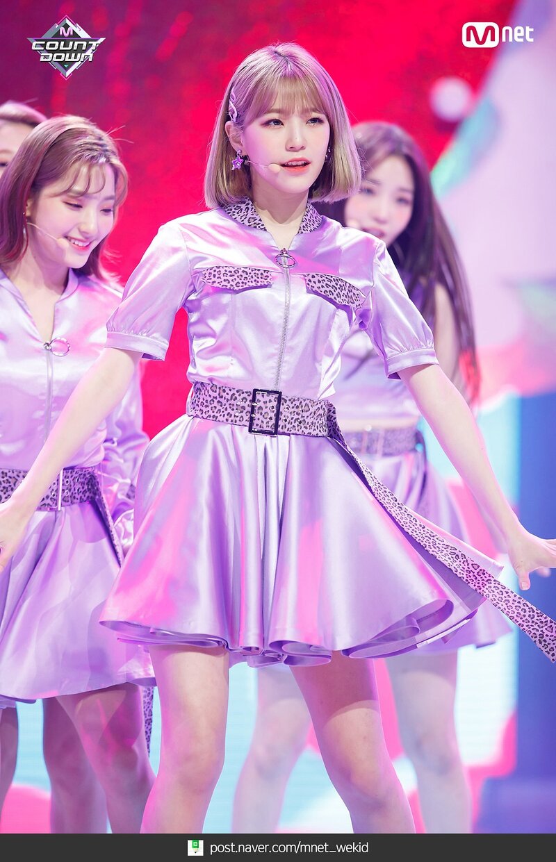 181018 fromis_9 - 'LOVE BOMB' at M COUNTDOWN documents 11
