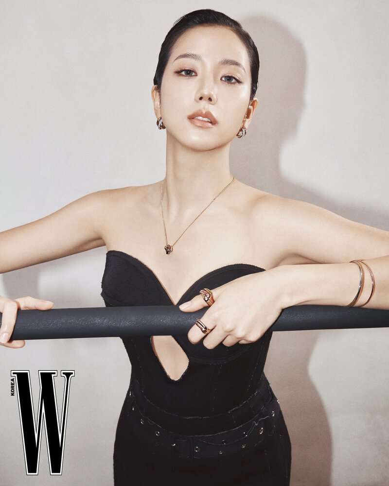 Jisoo for W Korea April 2024 Issue documents 1