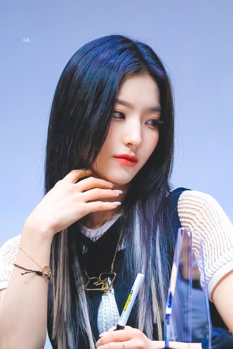 210530 fromis_9 Saerom documents 7