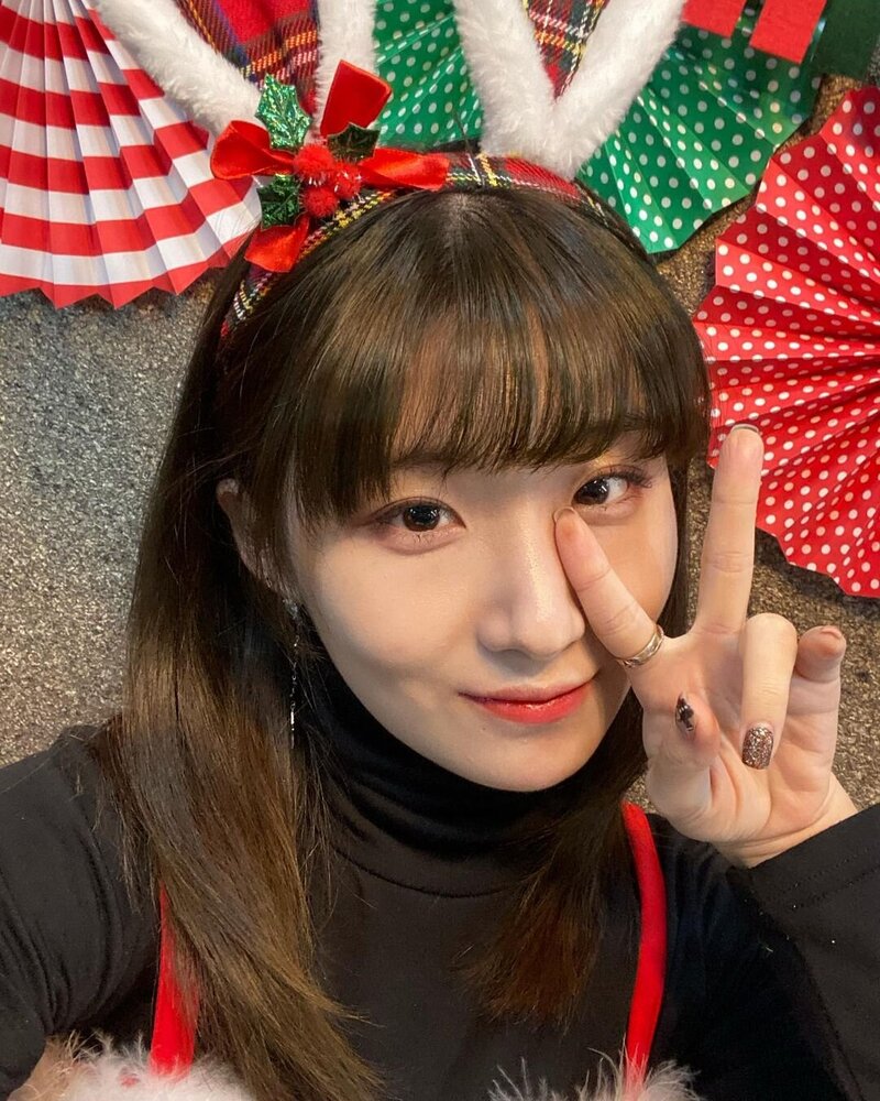 221225 GWSN Seoryoung Instagram Update documents 2