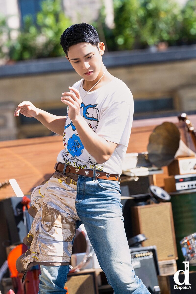 SEVENTEEN Mingyu - 'God of Music' MV Behind Photos by Dispatch documents 3