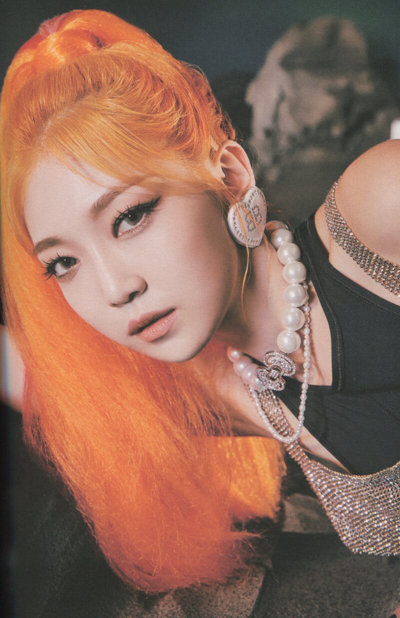 EVERGLOW "Return of the Girls" Album Scans documents 13