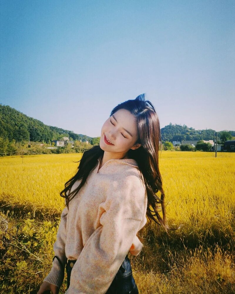 221012 OH MY GIRL Hyojung Instagram Update documents 4