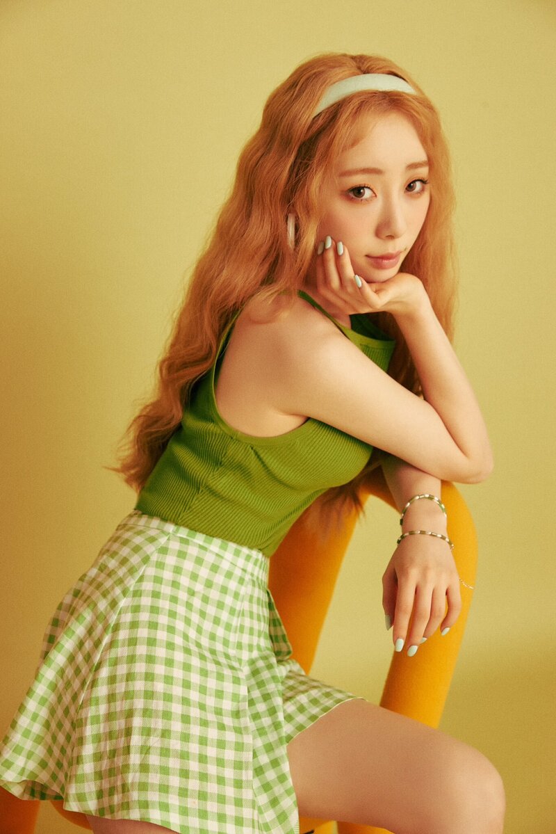 WJSN for Universe 'Retro Green' Photoshoot 2023 documents 5