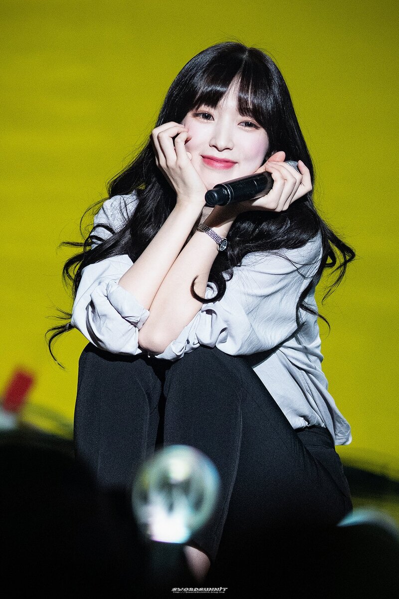 220430 Oh My Girl's Arin at 7th Anniversary Fanmeeting documents 3