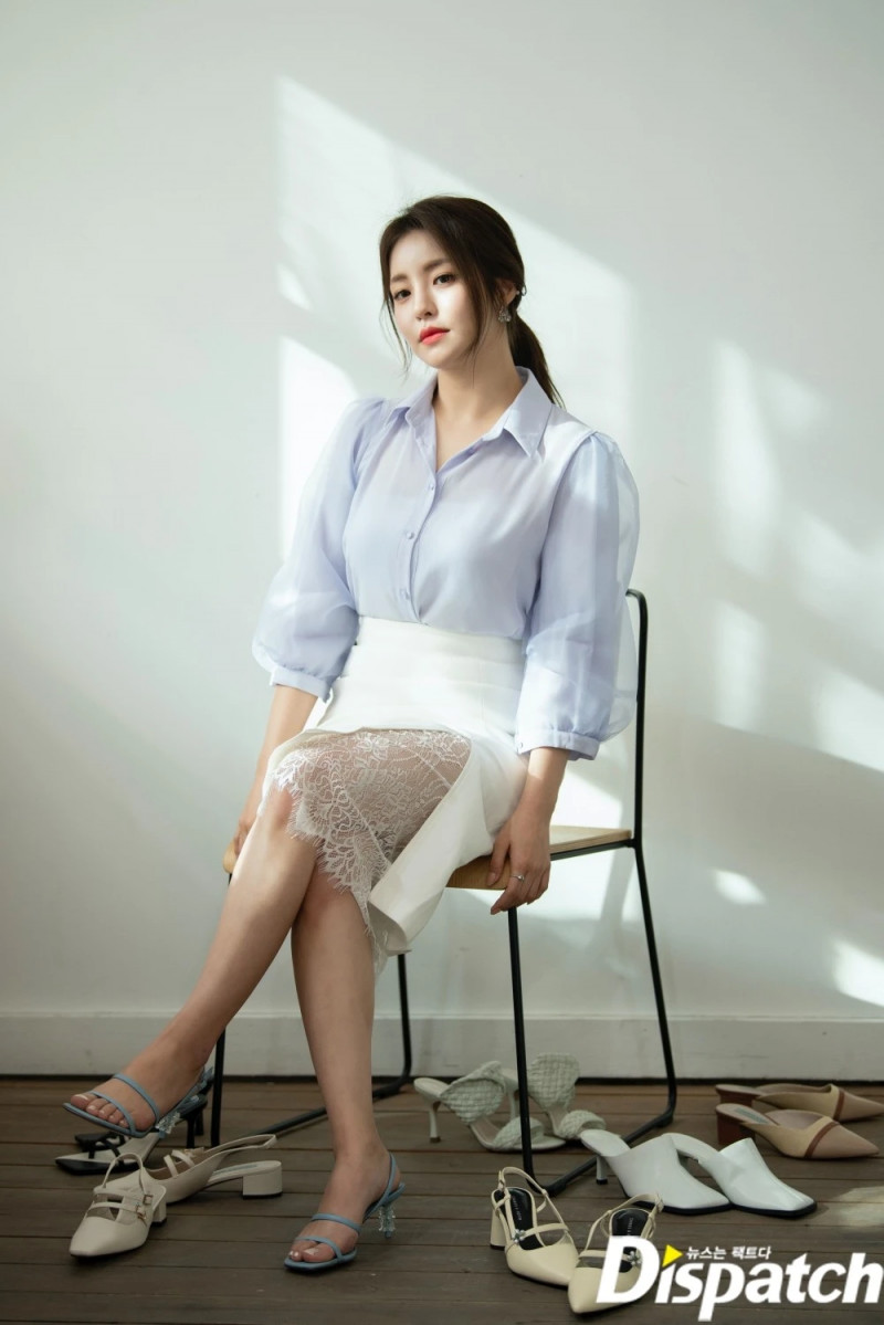 210510 Brave Girls Yujeong - Dispatch Fashion Photoshoot Behind documents 3