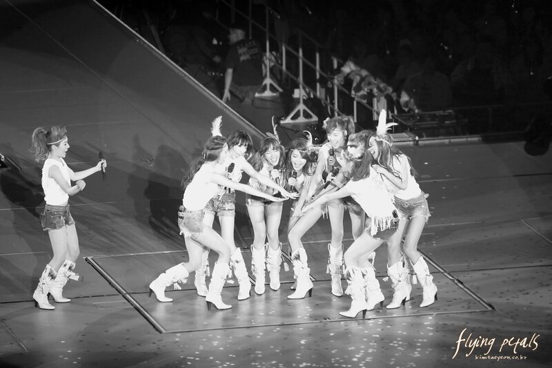 110601 Girls' Generation at Girls' Generation 1st Japan Arena Tour in Osaka documents 3