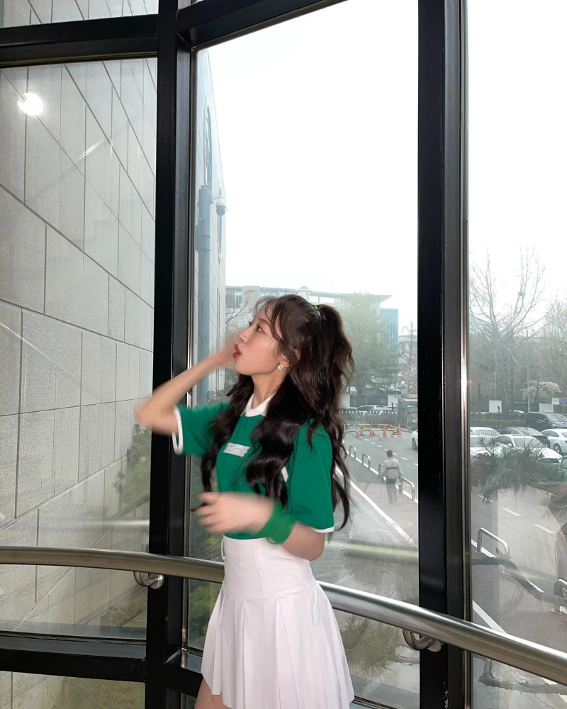 210402 OH MY GIRL SNS Update - Arin documents 6