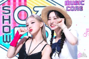 220625 TWICE Nayeon & Dahyun at Music Core