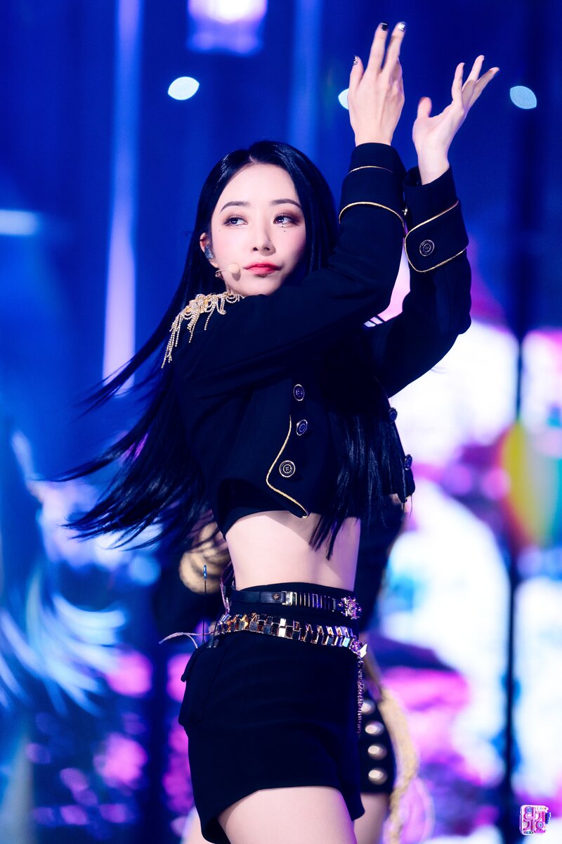 221006 Dreamcatcher SuA - 'VISION' at Inkigayo documents 3