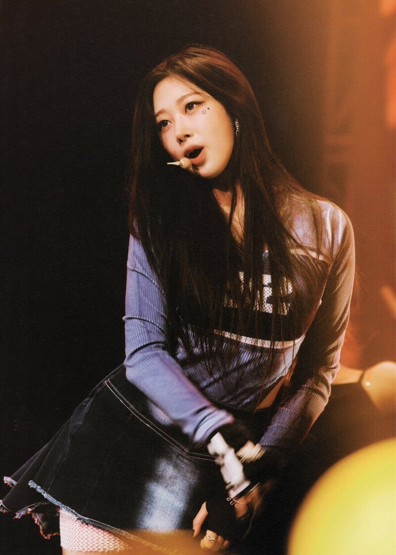 AESPA 1ST CONCERT SYNK: HYPER LINE PHOTOBOOK Giselle (SCANS) documents 1
