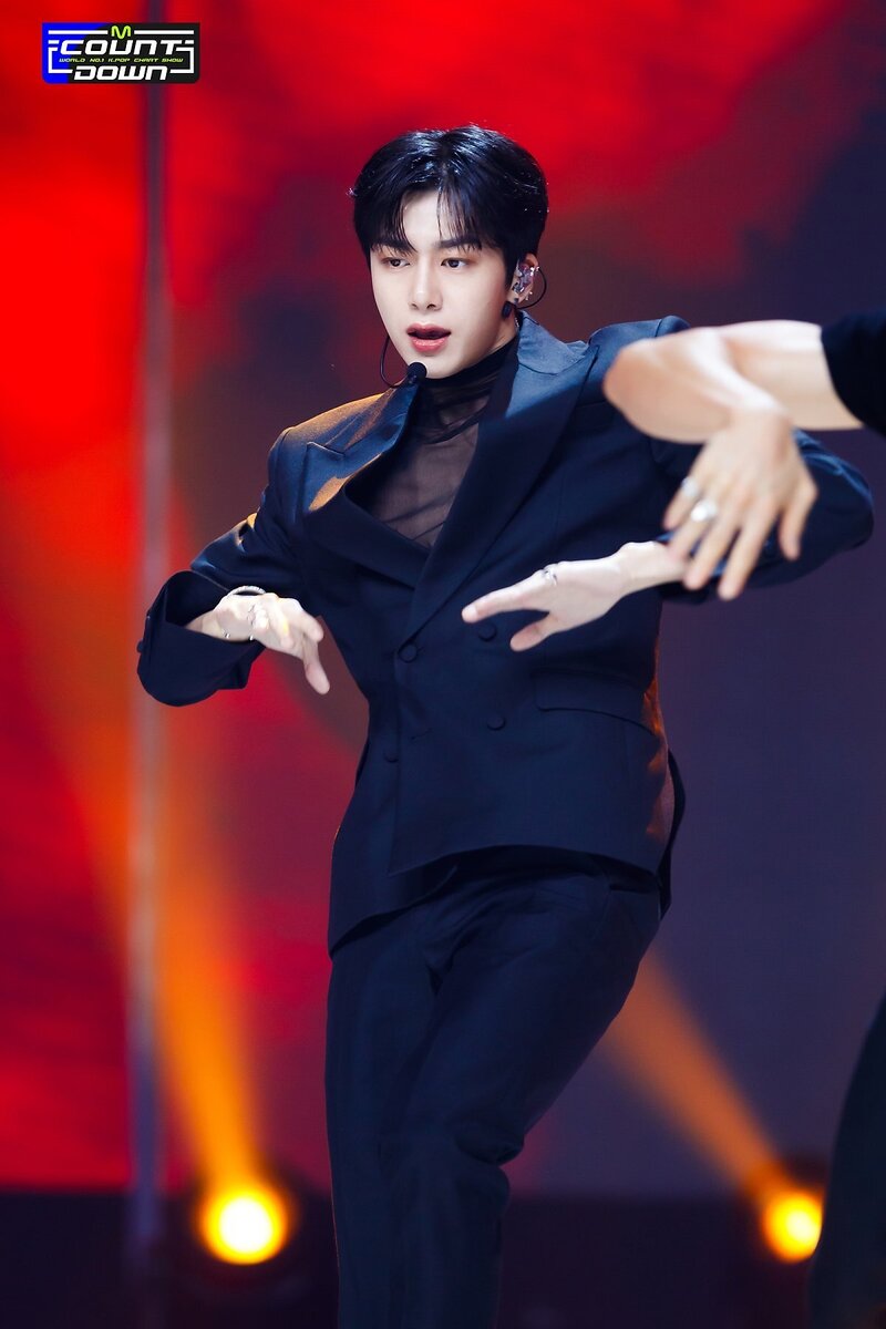 230803 SHOWNU X HYUNGWON - 'Love Me A Little' at M COUNTDOWN documents 25