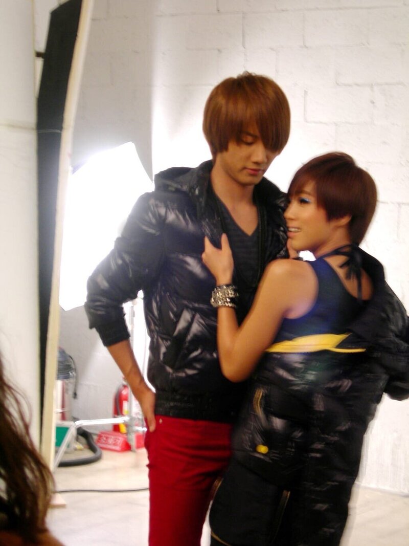 T-ara Eunjung and Supernova Geonil for Unionbay (behind the scenes photos) documents 2