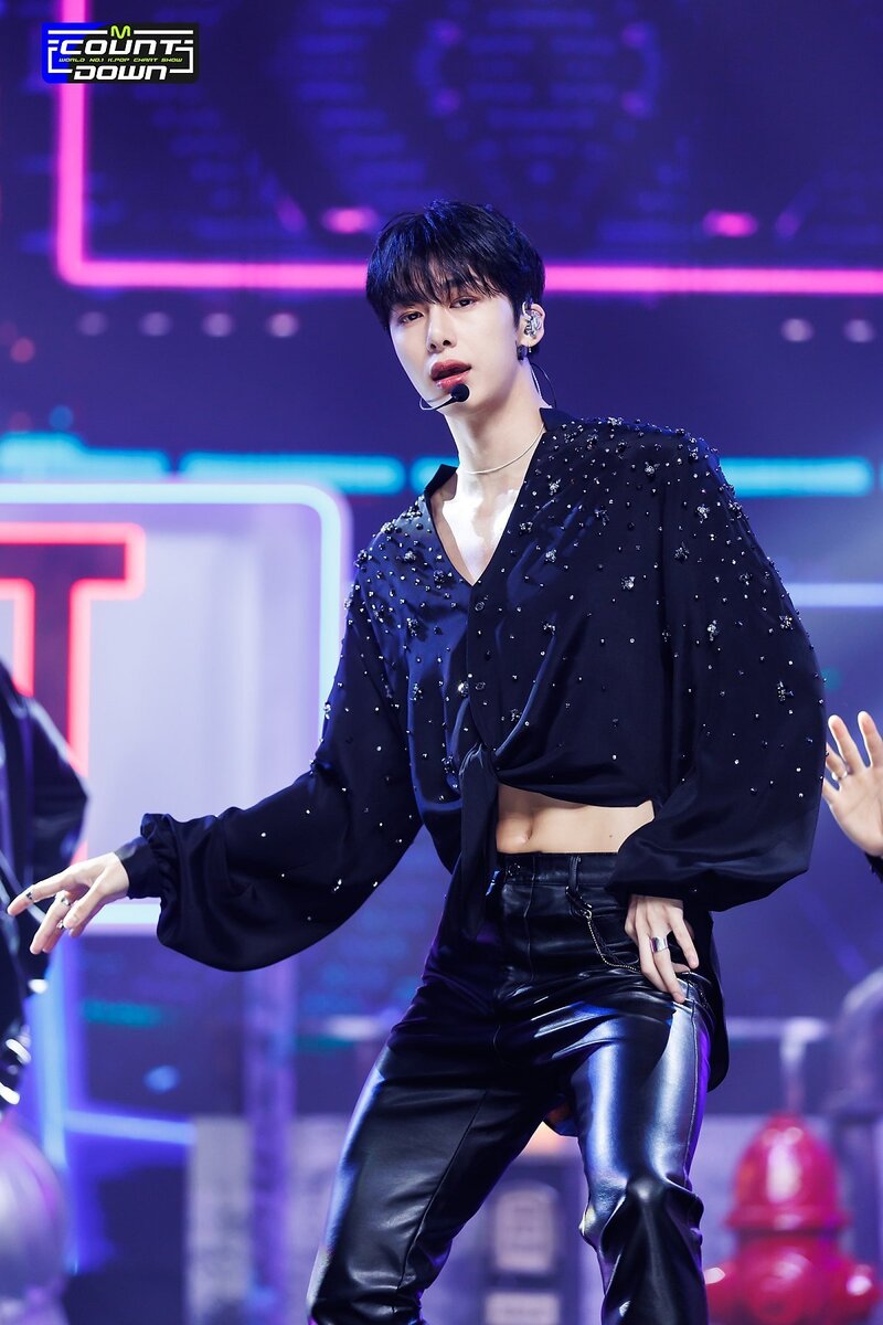 230727 SHOWNU X HYUNGWON - 'Love Me A Little' at M COUNTDOWN documents 11