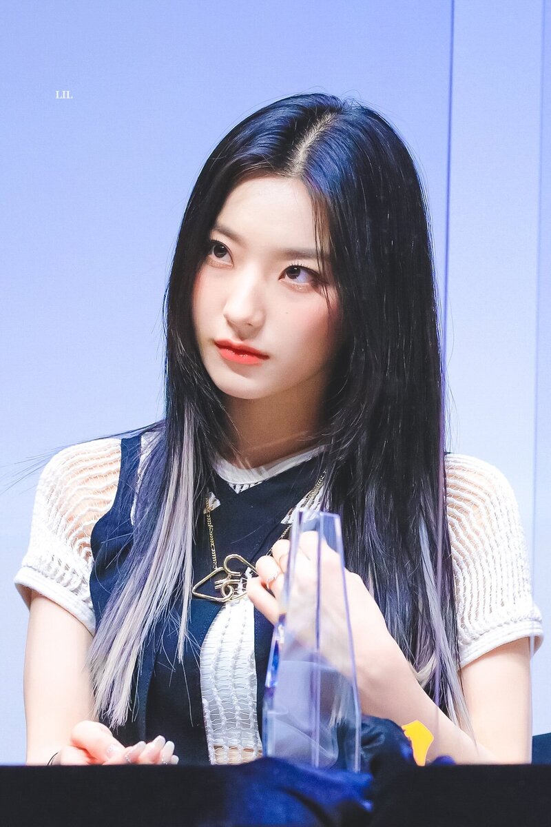210530 fromis_9 Saerom documents 5