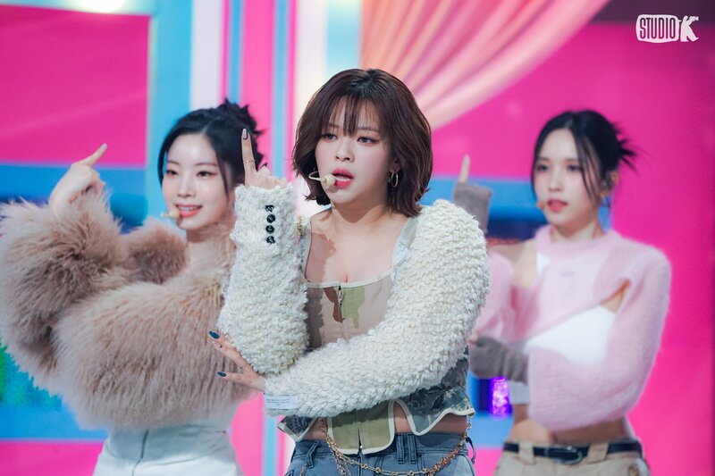 240222 - KBS Kpop Twitter Update with JEONGYEON - 'SET ME FREE' Music Bank Behind Photo documents 8