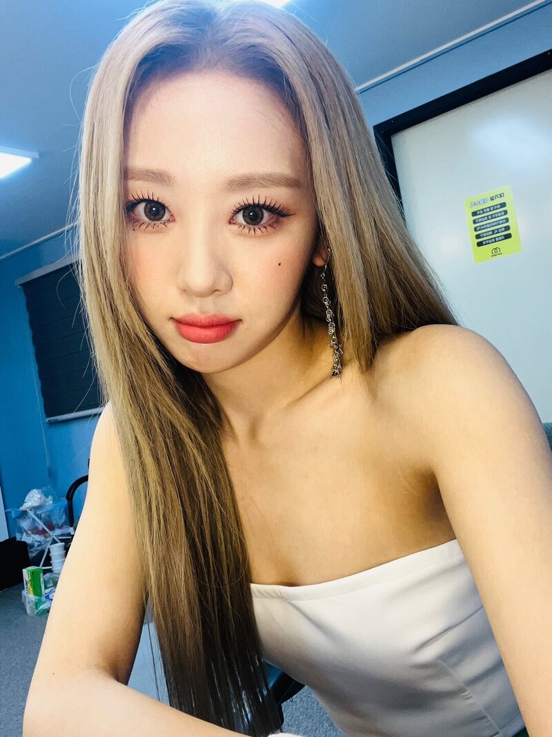 220928 LOONA Twitter Update - Yves documents 7