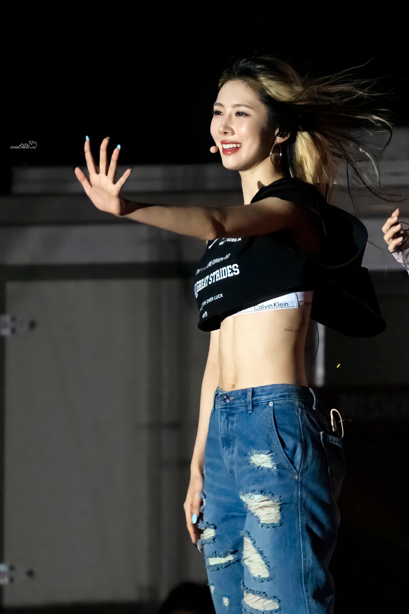 220815 Dreamcatcher Yoohyeon at Boryeong Mud Festival Closing Ceremony documents 5