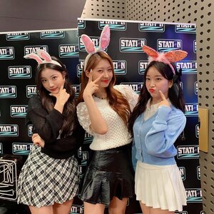 220629 StationZ89.1 Instagram Update - Sumin's STAYC w/ Guests Sihyeon of EVERGLOW and Yeju of ICHILLIN